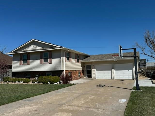 5508 COMMANCHE RD, GREAT BEND, KS 67530, photo 1 of 26
